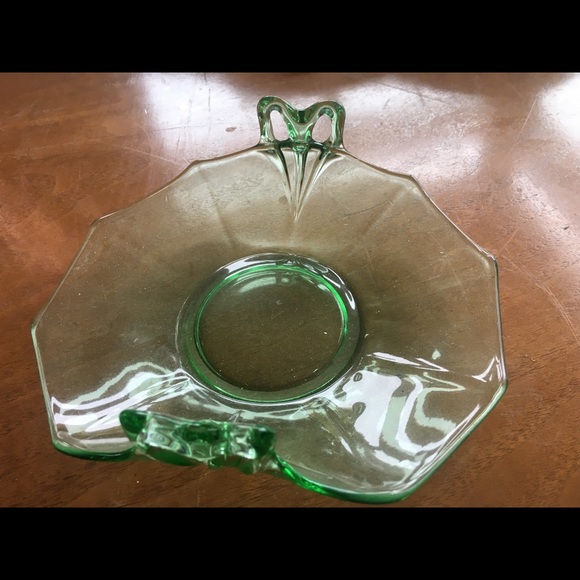 Vintage green candy dish probably 70 yrs - Picture 3 of 3